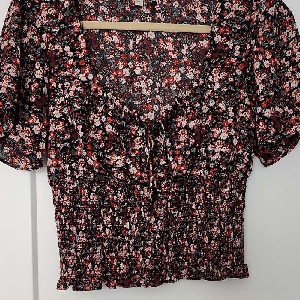 Floral Smocked Women's Top - Picture 5 of 8